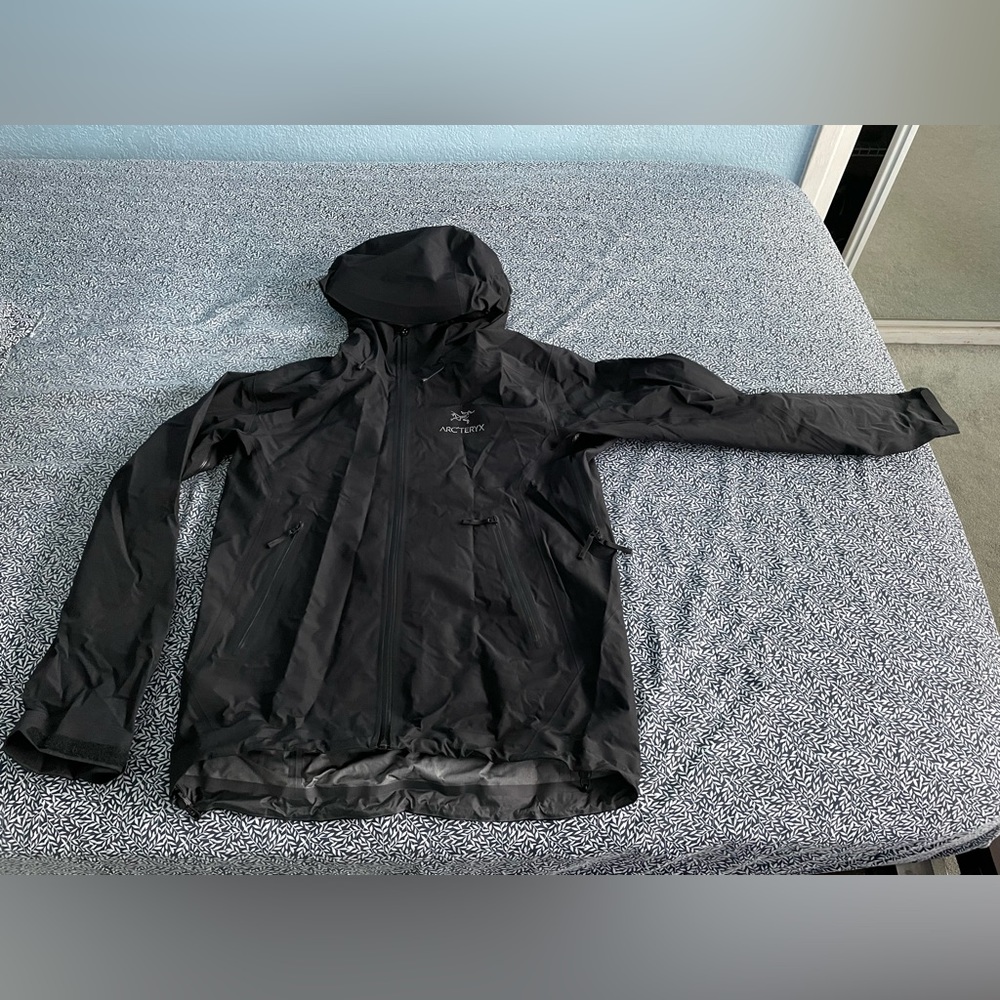 Arc’teryx Beta LT Shell Gore-Tex Jacket - Medium
